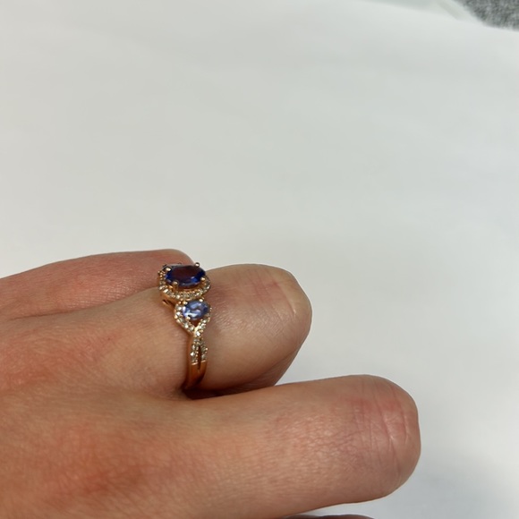 3 Stone Tanzanite & Diamond Ring set in Rose Gold - Size 7 - Picture 6 of 7